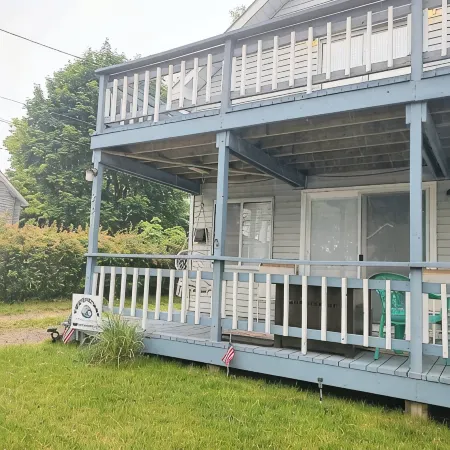 Bright Beautiful beach theme home walking distance to Lake Michigan & downtown!