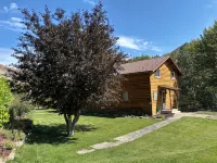 Secluded creek-side ranch house in the heart of Custer County. - Wifi