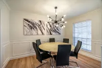 NEW! Gorgeous recently remodeled 4-bedroom spacious home with a Heated Pool . - 3-نجوم