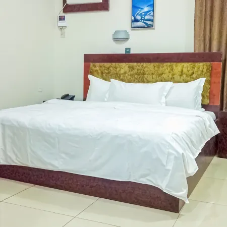Dyke Suites and Apartments