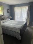 Cozy bungalow in Marquette w/ hot tub. Minutes from Lake Superior and downtown. - نادي رياضي