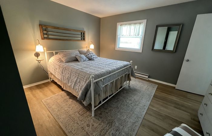 Remodeled Modern 4Br Avon Home with 3 Living Rooms on Large Private Lot/Farm