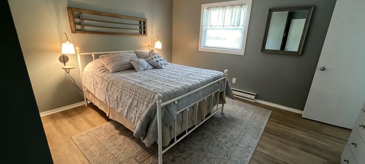 Remodeled Modern 4Br Avon Home with 3 Living Rooms on Large Private Lot/Farm Hotels in Lorain County