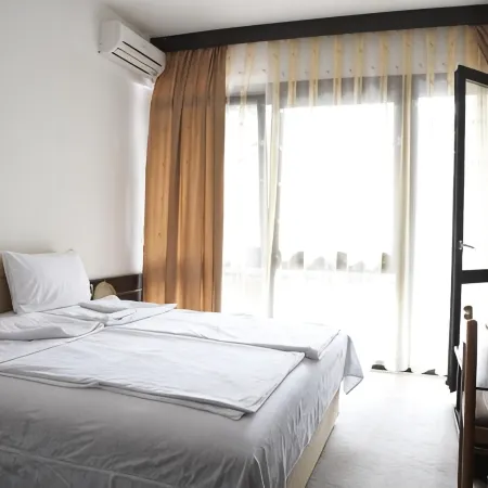 Hotel Pela