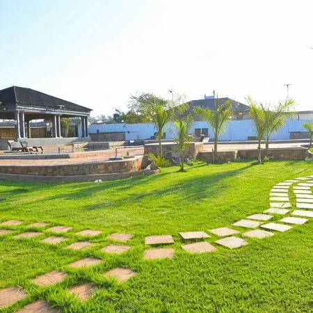 1 Oak Lodge