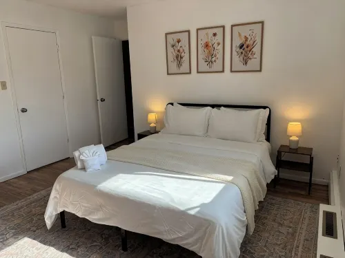 Newly Updated- Top Floor- Bona Nook - Apartments