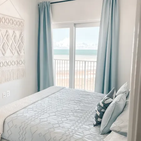BEAUTIFUL CONDO - AMAZING BEACH VIEW FROM PRIVATE BALCONY