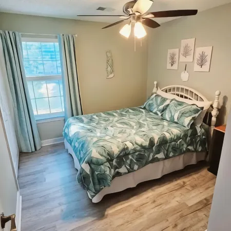 King Suite - Golf - Free Beach Pass - Pond View - Coffee bar - Child friendly