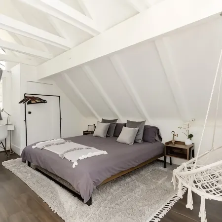 Cozy Treetop A-Frame, Fireplace, Arcade Games, Record Player