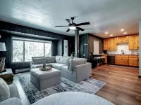Carpenter Cottage - Renovated condo across from pond - Balkoner