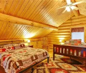 Spacious 3 Story Cabin. Access to UTV/ATV Trails & Near Lake Arbutus