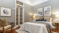 Luxury Queensland Awaits! Sleeps 8, 3 car parks - Wifi