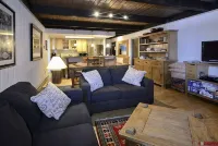 Ski-In/Out Slopeside Mountain 3BR Retreat. Gorgeous Views and Sunsets! - 3성급