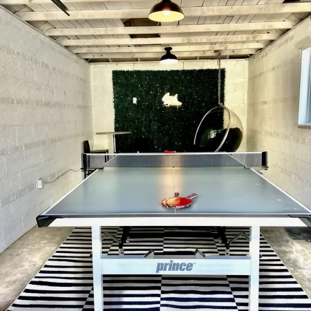 Hot Tub, Fire Pit, Ping-Pong, 3 min walk to Olde Town Arvada!