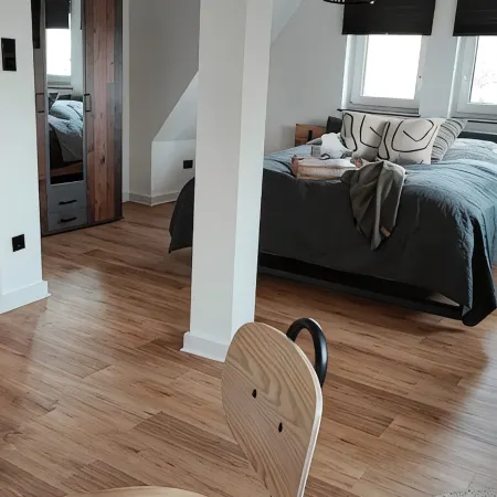 The Polly vacation home is a small, cozy townhouse Отели рядом с достопримечательностью «Торговый центр Paunsdorf Center»