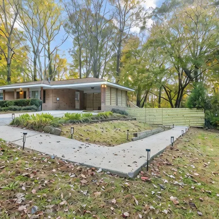 Stylish Smyrna Home Near Braves Stadium