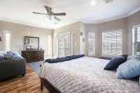 Boardwalk Home One Block to Kemah Activities