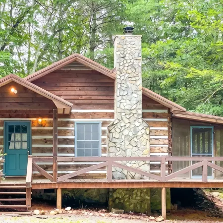Cozy Cabin in woods with Hot Tub, Porch Swing Bed and Fire Pit in Aska Adventure
