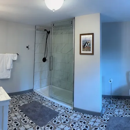 Bellecroft House - Beautifully renovated, stunning water-front getaway property