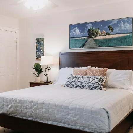Just renovated! Best condo in Jupiter, Walk to the beach!