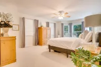 Beautiful waterfront lake house with private dock on calm cove - Wifi