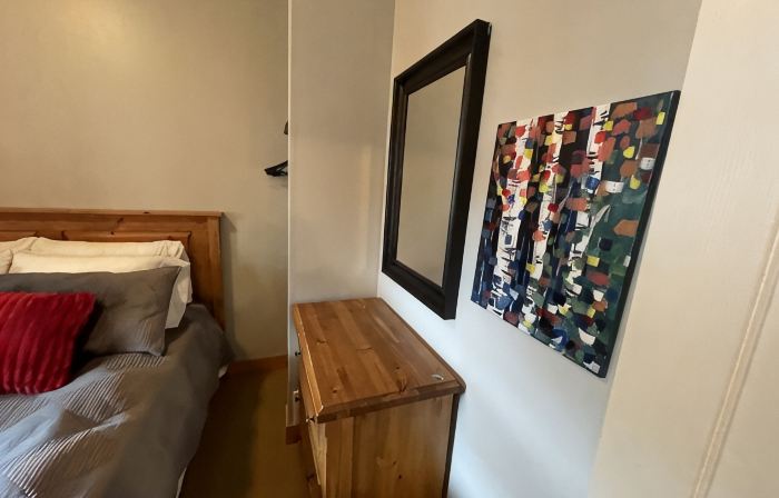 Newly redecorated condo right on the ski hill with private hot tub.
