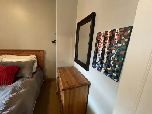 Newly redecorated condo right on the ski hill with private hot tub. - 무료 와이파이