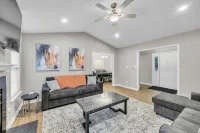 Cozy Modern Home - Sleeps 8 - Wake Forest + Hospital - con encanto