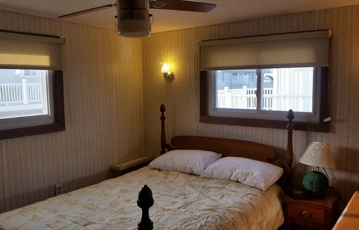 Relaxing summer rental, walking distance to the beach, short ride to the outlets