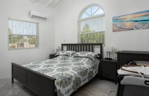 Bring the whole family to this great house with lots of room for fun. - Homestays