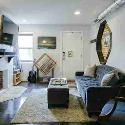 Balt-Amore!  Spacious 4 bedroom that sleeps 10 comfortably Others