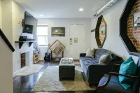 Balt-Amore!  Spacious 4 bedroom that sleeps 10 comfortably - บังกะโล