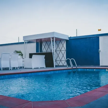 James Court Hotel & Luxury Apartments