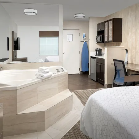 Holiday Inn Express & Suites ANNAPOLIS by IHG