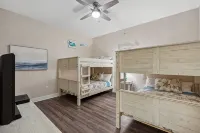 ESCAPES/2023 reno/2 full mattress bunk beds/2300sf/3br/2ba gulf-front lux condo - 자쿠지