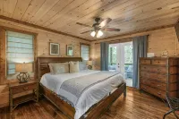 Large Family Getaway Cabin w/Hot Tub + Game Room - Minutes to Blue Ridge - Tiny houses