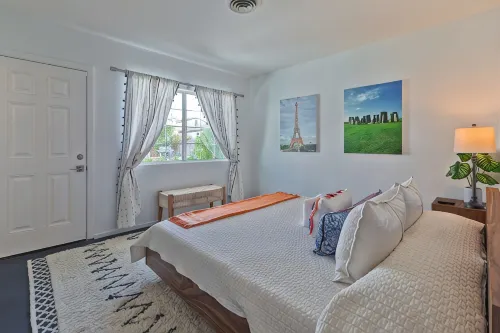 Luxury Private Resort - 1 Block to El Paseo! Sleeps 12! - 4-Star