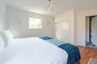 Modern Lakefront Retreat - 4 estrellas