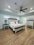 Charming 3-bedroom house in Rockport with WiFi, AC, O/DR Elevator, & Boat Lift! - 4 stjerner