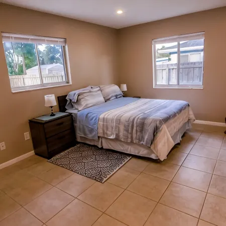 Charming 2-bedroom house with AC, WiFi in lovely Deltona