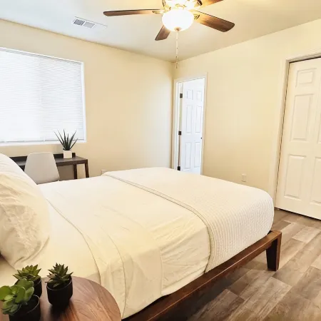 Downtown Hanford Getaway - New 4 bed, 3 Bedroom, 2.5 Bath