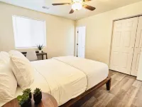 Downtown Hanford Getaway - New 4 bed, 3 Bedroom, 2.5 Bath - 무료 와이파이