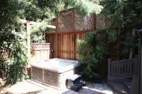 Beach Oasis in Downtown Santa Cruz - Homestays