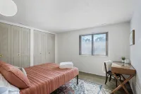 Central Location+ 2 living spaces+ covered patio! - Bungalows