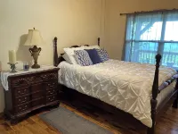 Balsam Mountain Cabin with waterfalls and a great year round view - Hytter