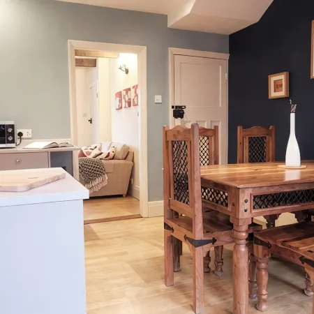 Charming cottage by a stream with trails from the doorstep in the peak district Hotels in Bakewell