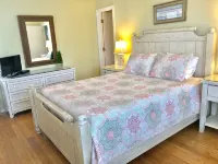Renovated! Both club options available! Great location next to beach & BHI Club! - 4 stjerner