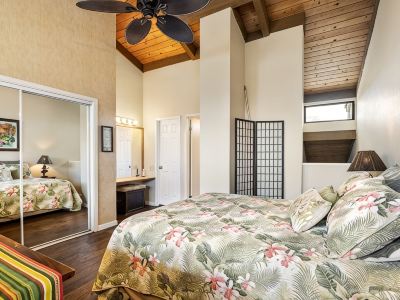 Superbly Located in Kailua-Kona, Professionally Decorated 2-Bedroom 2-Bath Condo