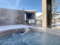 Designer Condo #2: Epic Views, Hot Tub, 75 55" TVs, Sonos, Free Town/Ski Bus