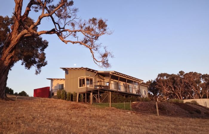 Views of Redwall Valley and close to beaches and wineries.